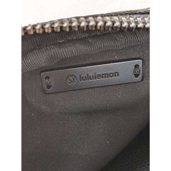 Lululemon Everywhere Belt Bag 1L Black Gray Camo - Picture 7 of 10